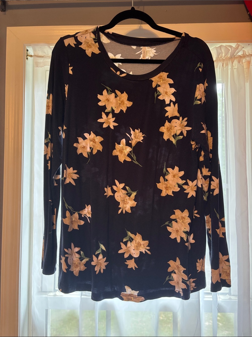 Women's Black Long-Sleeve Floral Tee with Cream Flowers